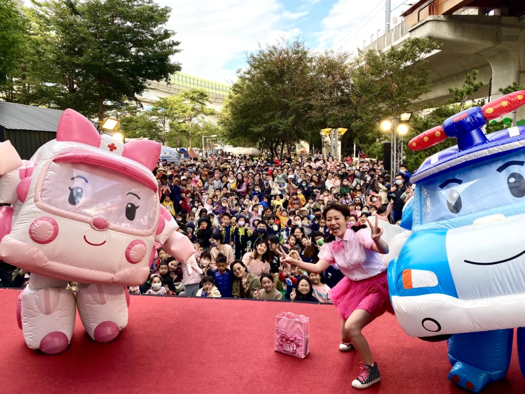 台中捷運松竹站 耶誕親子市集吸引上萬民眾