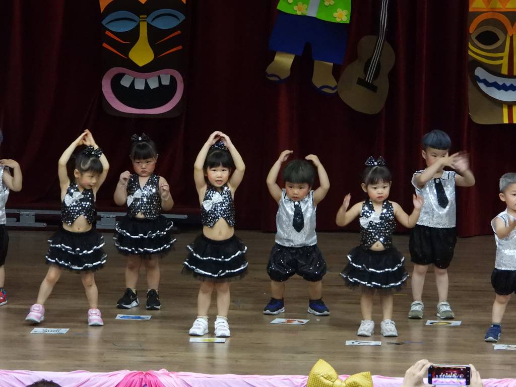 大村鄉快樂寶貝幼兒園成果發表會歡樂登場 萌娃熱情舞蹈展現學習成果