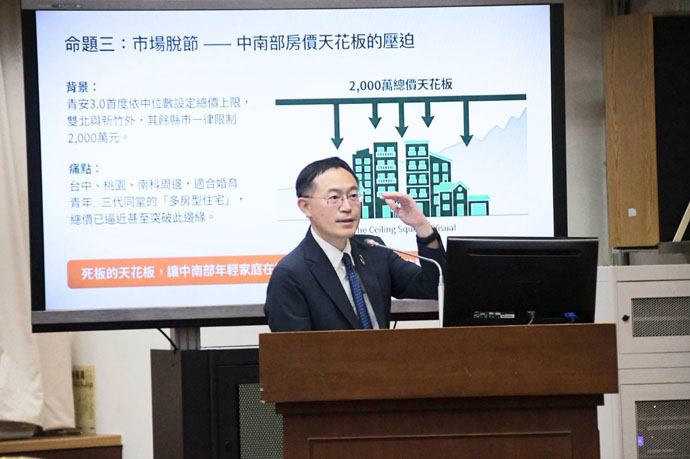 李坤城對青年房貸及食安提出質詢