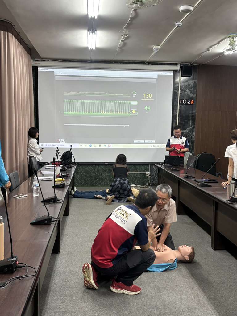 中市府辦CPR+AED訓練 93名公務員化身救命助手